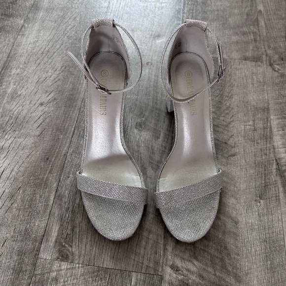 Dream Pairs Ankle Strap Silver Shining Chunky Heels Sandals Size 8 - Picture 6 of 8